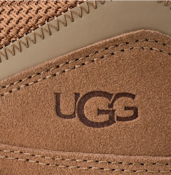 UGG Woman's Lowmel