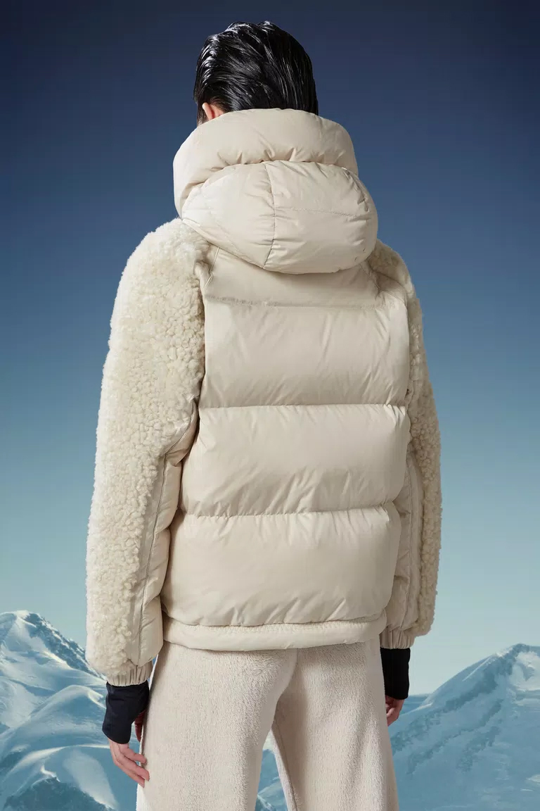 MONCLER Giacca Bucie